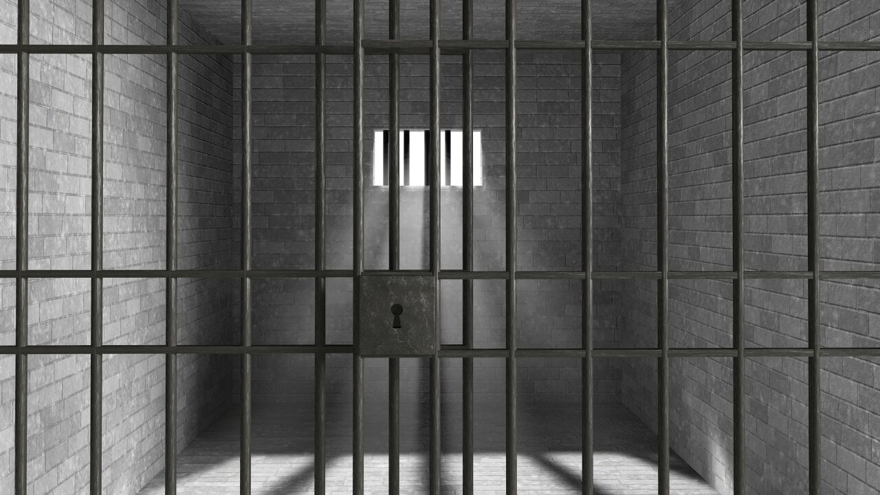 Prisión preventiva para mujer que falsificó documentos para cobrar pensión de sobrevivencia