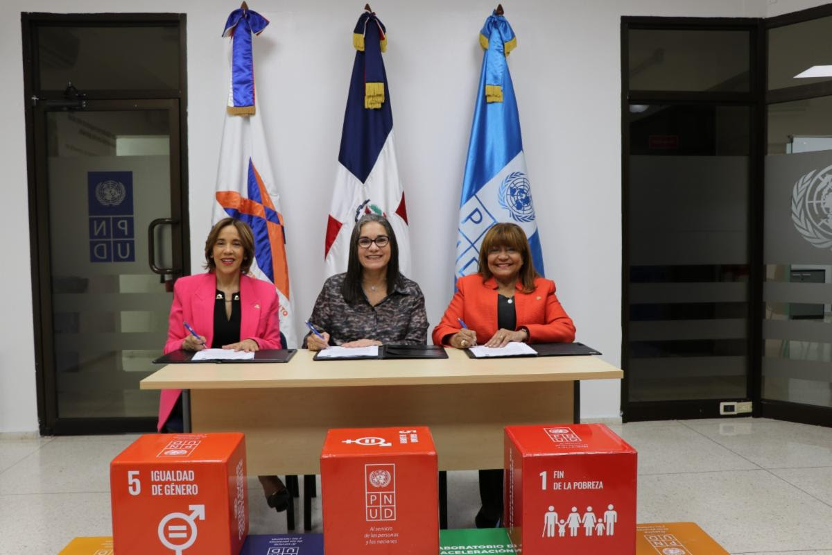 ADOPEM y PNUD firman acuerdo para fortalecer la inclusión financiera y el desarrollo sostenible
