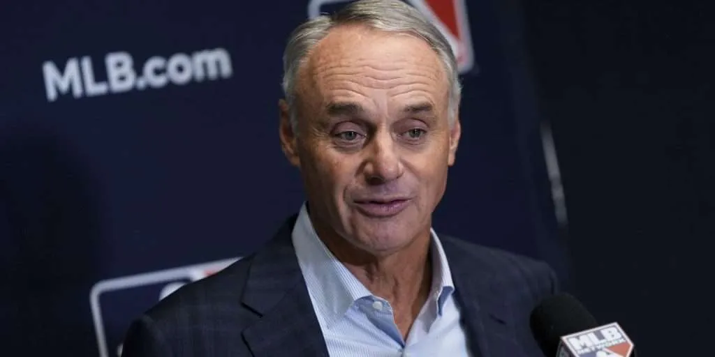 Rob Manfred ve posible presencia de jugadores de MLB en béisbol olímpico de Los Ángeles 2028