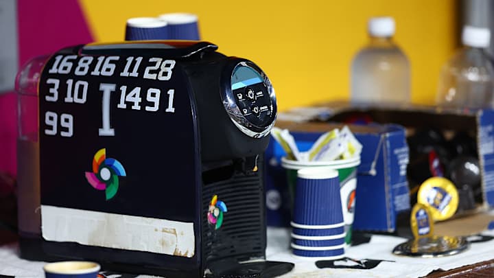 Subastan cafetera de Italia del Clásico Mundial por más de US$16 mil - Noticias de hoy en República Dominicana | De Último Minuto