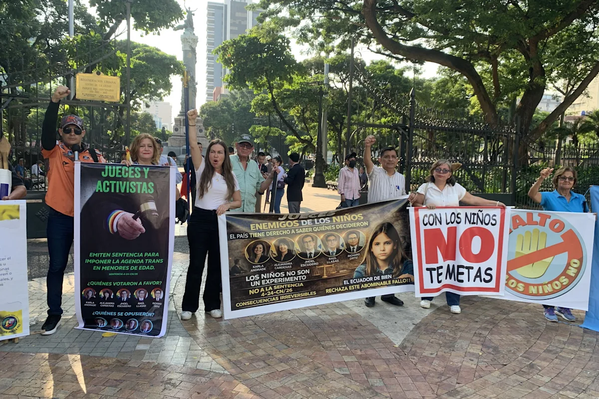 Grupos religiosos de Ecuador protestan contra fallo sobre cambio de género en adolescentes