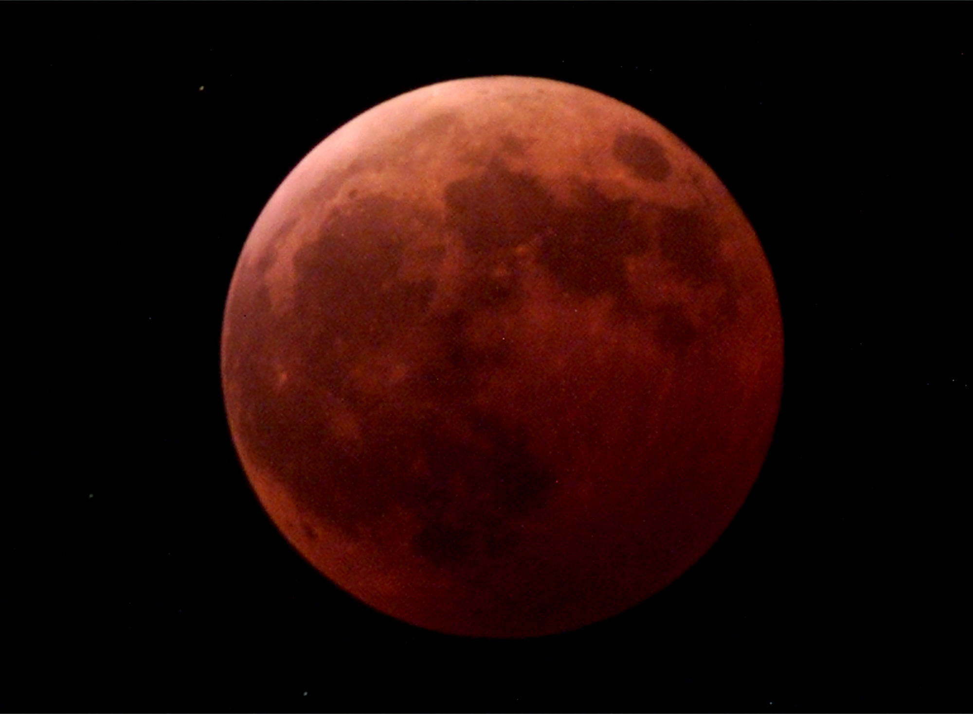 Un eclipse lunar total deja una ‘Luna de sangre’ desde Japón hasta América - Noticias de hoy en República Dominicana | De Último Minuto