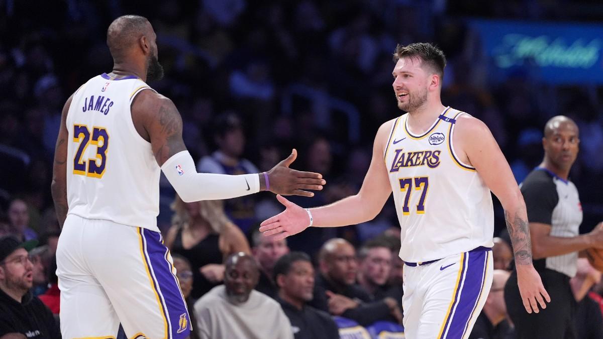 LeBron iguala récord histórico y Doncic brilla con 60 puntos en triunfo de Lakers