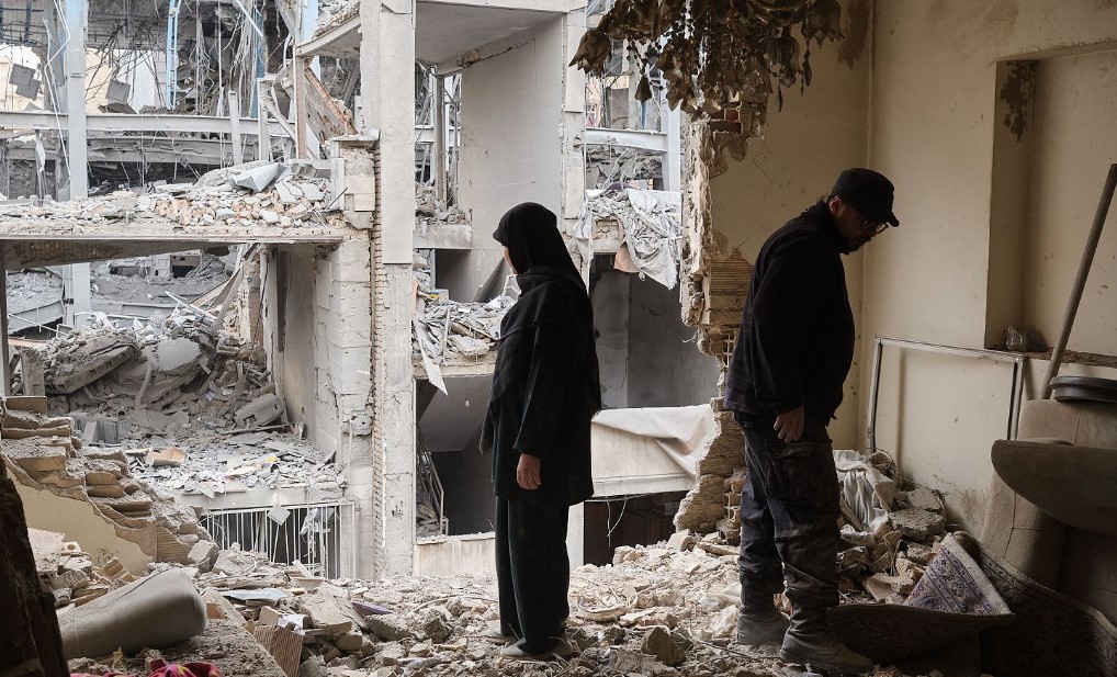 Irán anuncia ataques contra cinco bases militares de EE.UU. y ciudades de Israel