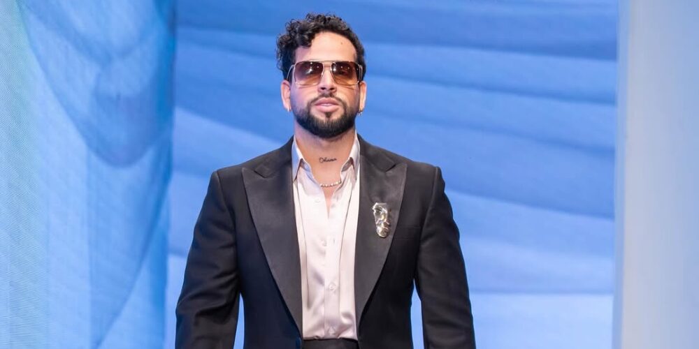 Lemar le dice “sí” a la moda: así lució el salsero venezolano en el RD Bridal Week 2026