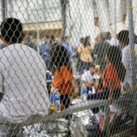 Al menos 11.000 niños estadounidenses, separados de padres en redadas migratorias de Trump