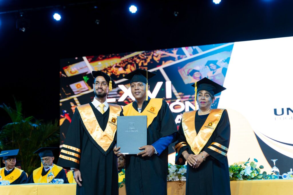 UNIREMHOS gradúa a 637 profesionales y llama a la unidad nacional para impulsar reforma educativa | 3 | UNIREMHOS gradúa a 637 profesionales y llama a la unidad nacional para impulsar reforma educativa - Noticias de hoy en República Dominicana | De Último Minuto