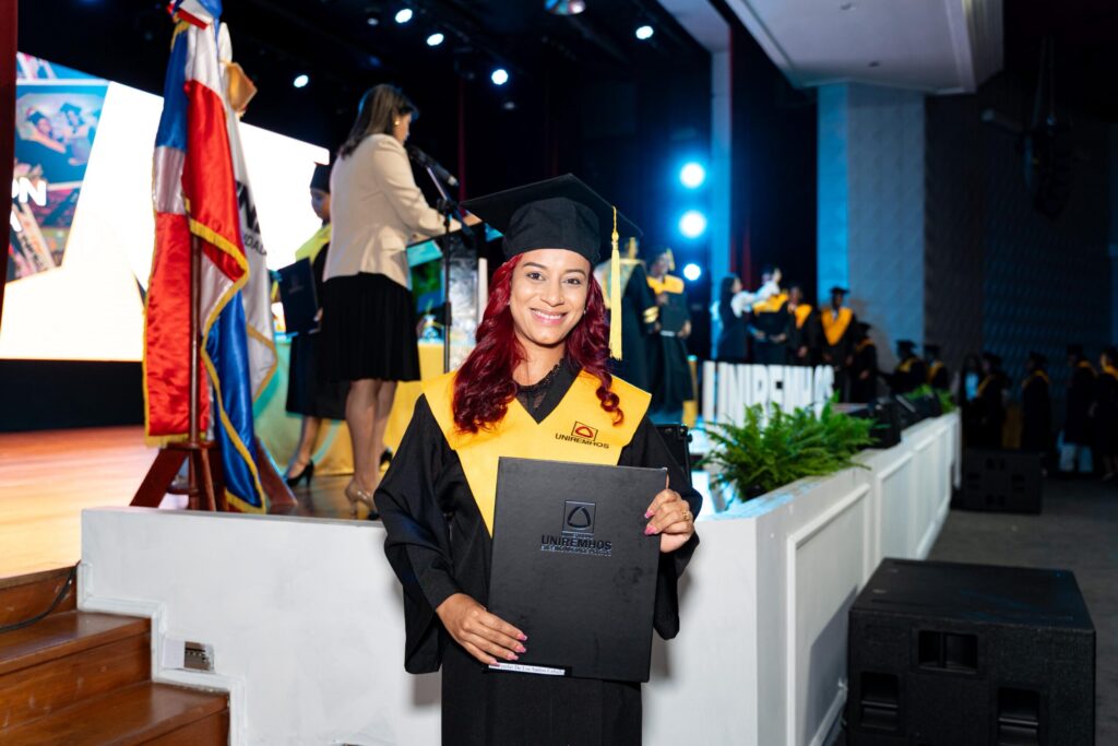 UNIREMHOS gradúa a 637 profesionales y llama a la unidad nacional para impulsar reforma educativa | 2 | UNIREMHOS gradúa a 637 profesionales y llama a la unidad nacional para impulsar reforma educativa - Noticias de hoy en República Dominicana | De Último Minuto