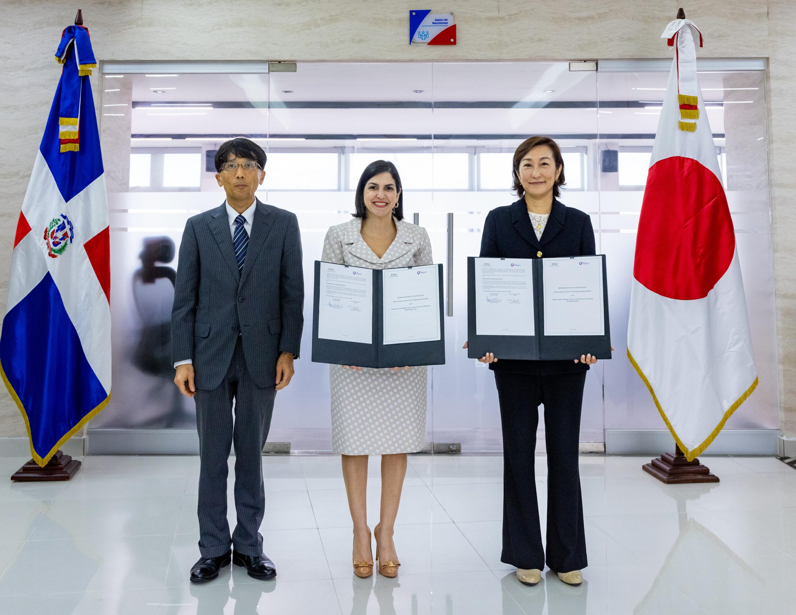 ProDominicana y JETRO firman acuerdo para fortalecer el comercio entre Japón y RD