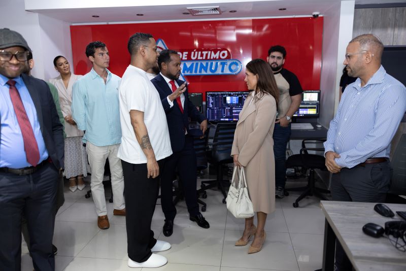 Embajadora Leah Campos visita redacción de De Último Minuto | 4 | Embajadora Leah Campos visita redacción de De Último Minuto - Noticias de hoy en República Dominicana | De Último Minuto