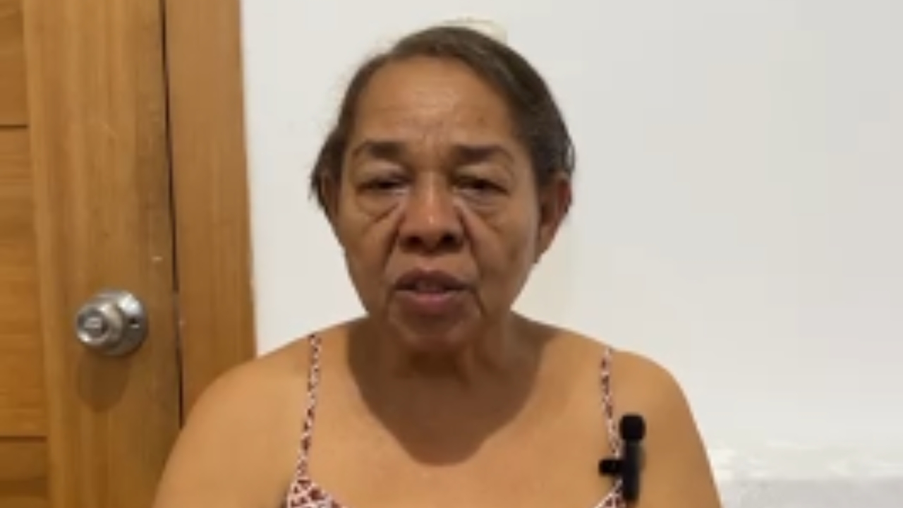 Peluquera de 68 años enfrenta grave crisis de salud y riesgo de perder su vivienda