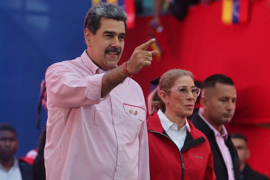 Maduro y Cilia Flores, dispuestos a presentar pruebas de que no pueden financiar su defensa