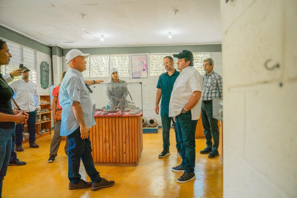 Paliza recorre puntos históricos de Jánico que formarán parte de la Ruta del Encuentro - Noticias de hoy en República Dominicana | De Último Minuto