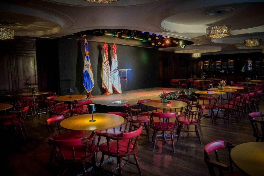 El Teatro Nacional Eduardo Brito inaugura nueva cabina de sonido y luces en el Café Bar Juan Lockward - Noticias de hoy en República Dominicana | De Último Minuto