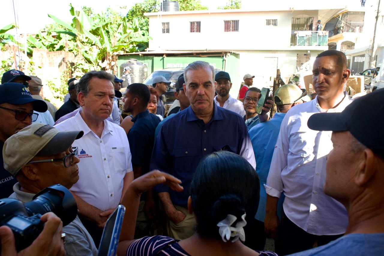 Abinader visita zonas impactadas por inundaciones en Gaspar Hernández - Noticias de hoy en República Dominicana | De Último Minuto