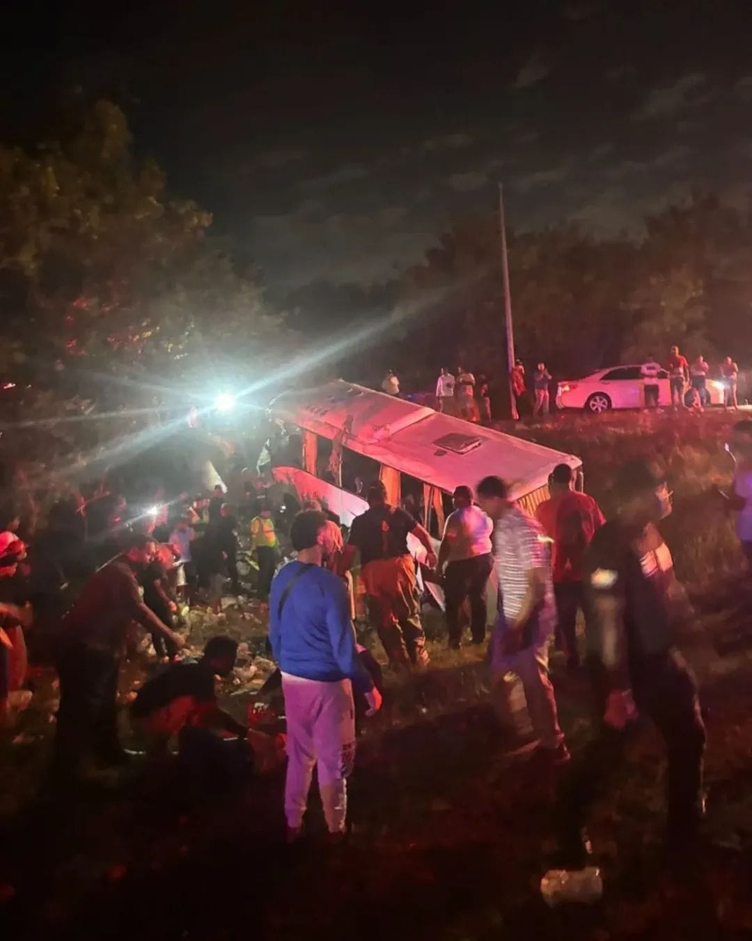 Unidades del 911 asisten a heridos por accidente de tránsito en Villa Hermosa, La Romana - Noticias de hoy en República Dominicana | De Último Minuto