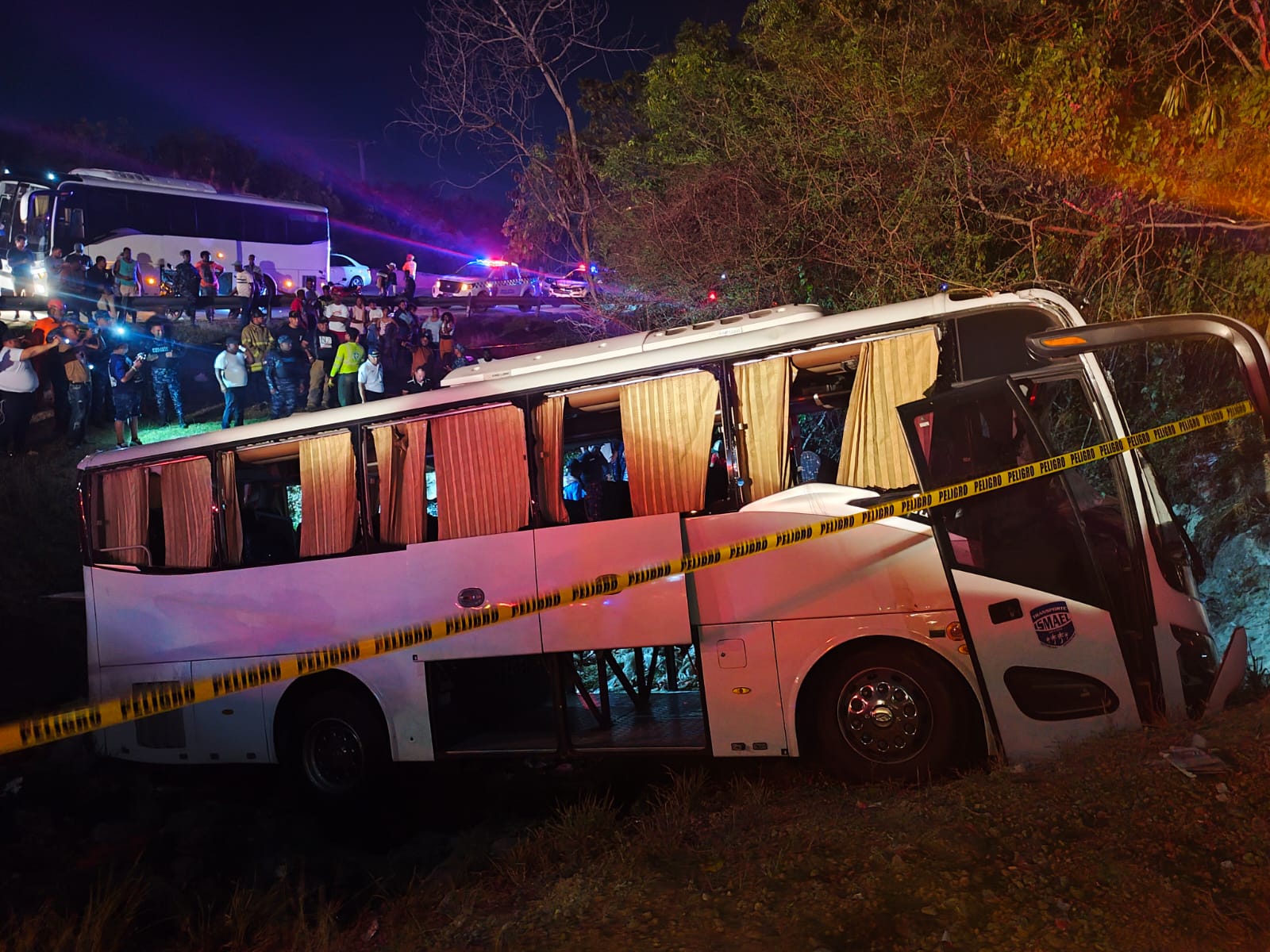 Siete heridos permanecen en recuperación en La Romana por vuelco de autobús turístico - Noticias de hoy en República Dominicana | De Último Minuto