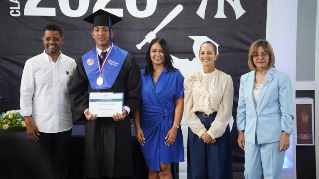 Los Yankees celebran graduación de prospectos y refuerzan compromiso con la educación integral en RD | 2 | Los Yankees celebran graduación de prospectos y refuerzan compromiso con la educación integral en RD - Noticias de hoy en República Dominicana | De Último Minuto