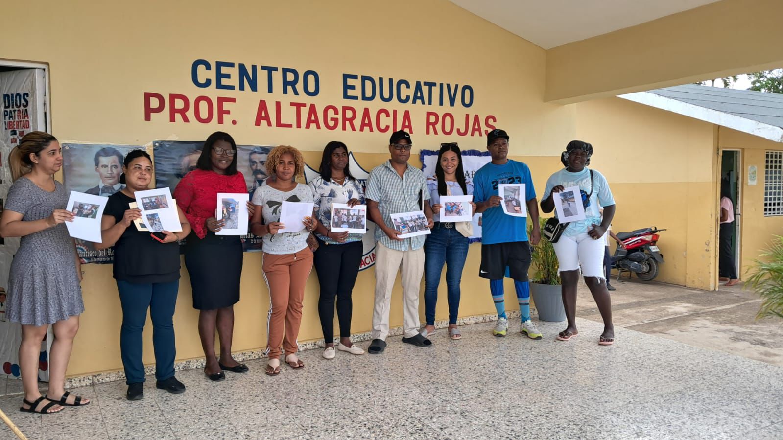 APMAE del Centro Educativo Altagracia Rojas protesta en Bayaguana por construcción de comedor escolar