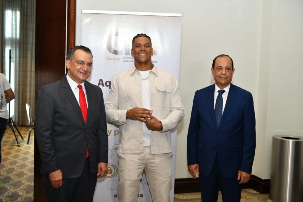 JCE entrega nueva cédula a integrantes de la selección dominicana del Clásico Mundial de Béisbol 2026 | 10 | JCE entrega nueva cédula a integrantes de la selección dominicana del Clásico Mundial de Béisbol 2026 - Noticias de hoy en República Dominicana | De Último Minuto
