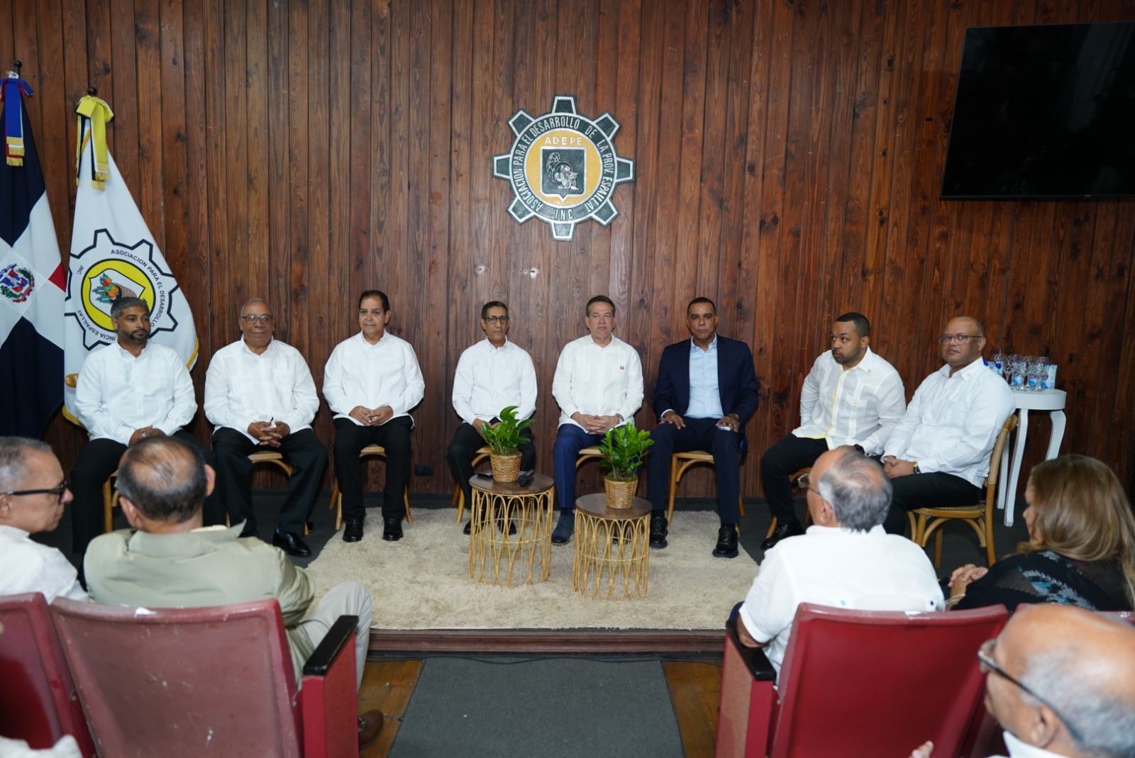 Ministro Ito Bisonó plantea explorar modelo de “vivienda progresiva” para ampliar acceso a techo propio - Noticias de hoy en República Dominicana | De Último Minuto