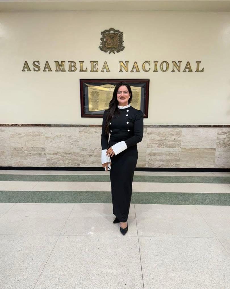 Yudelka Rodríguez Molina recibe reconocimiento “Huellas de Futuro” en el Congreso Nacional | 2 | Yudelka Rodríguez Molina recibe reconocimiento “Huellas de Futuro” en el Congreso Nacional - Noticias de hoy en República Dominicana | De Último Minuto