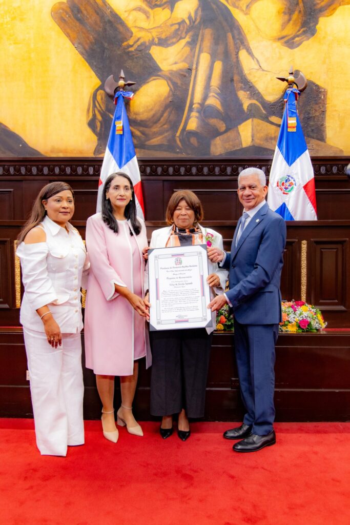 Ricardo de los Santos, Lía Díaz y Brenda Ogando reconocen mujer azuana | 4 | Ricardo de los Santos, Lía Díaz y Brenda Ogando reconocen mujer azuana - Noticias de hoy en República Dominicana | De Último Minuto