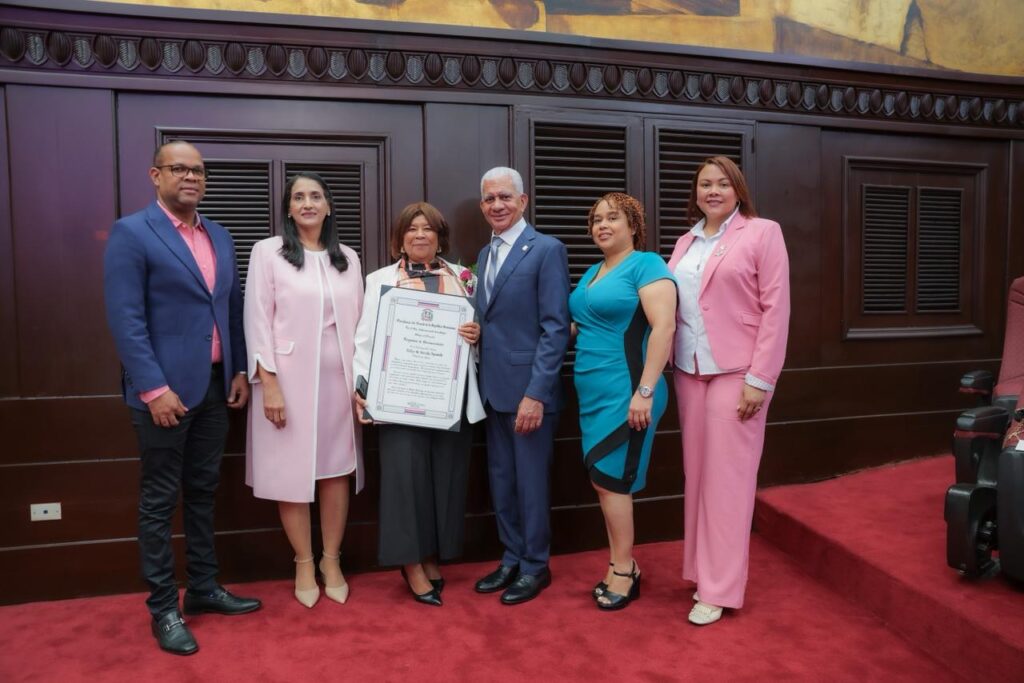Ricardo de los Santos, Lía Díaz y Brenda Ogando reconocen mujer azuana | 3 | Ricardo de los Santos, Lía Díaz y Brenda Ogando reconocen mujer azuana - Noticias de hoy en República Dominicana | De Último Minuto