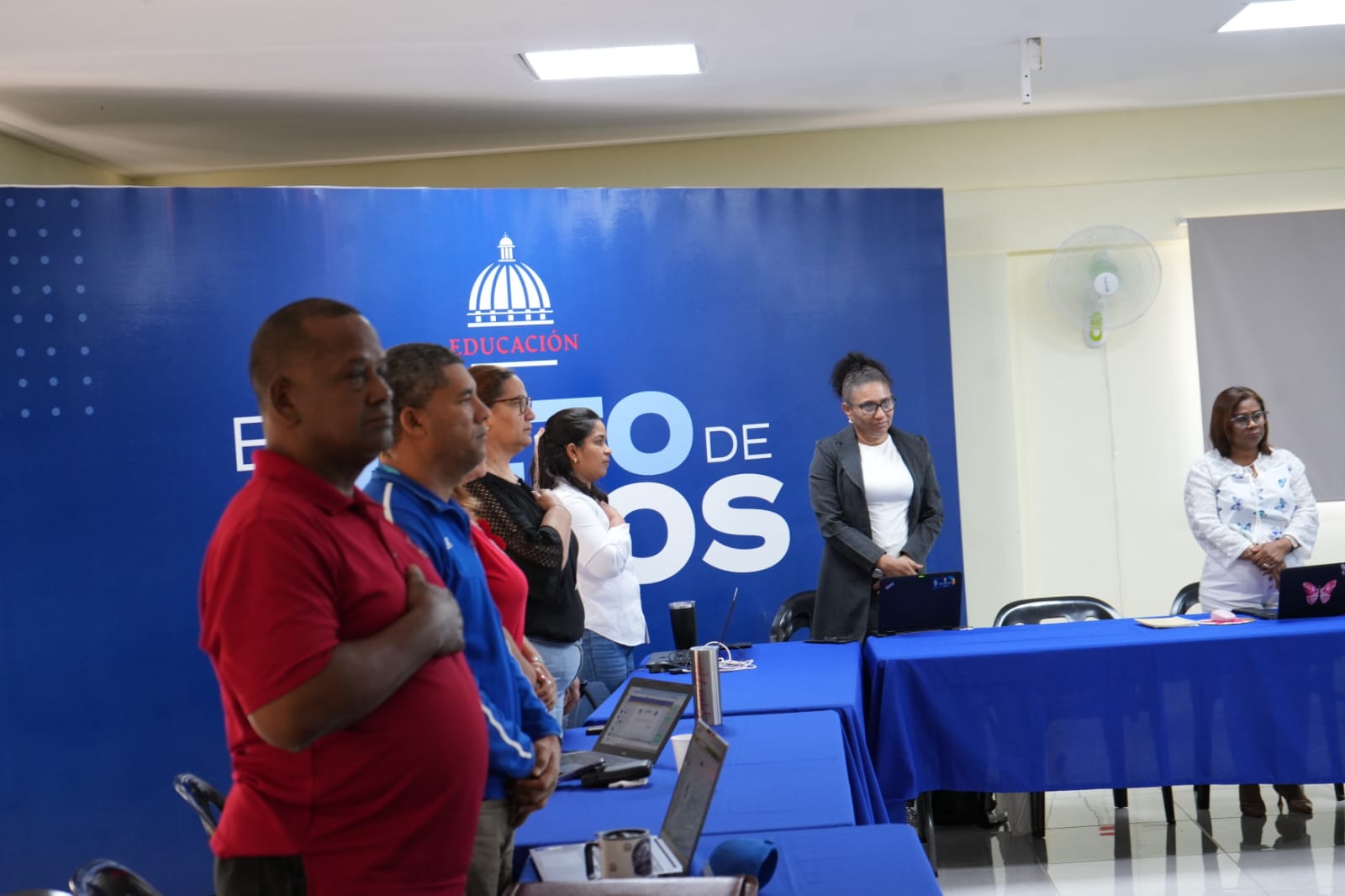 Gobernadora respalda operativo de inclusión social de Supérate en Las Lagunas, Azua