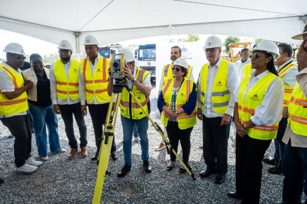 Ministro Ito Bisonó deja iniciada la construcción del Centro de Corrección y Rehabilitación de El Seibo | 2 | Ministro Ito Bisonó deja iniciada la construcción del Centro de Corrección y Rehabilitación de El Seibo - Noticias de hoy en República Dominicana | De Último Minuto