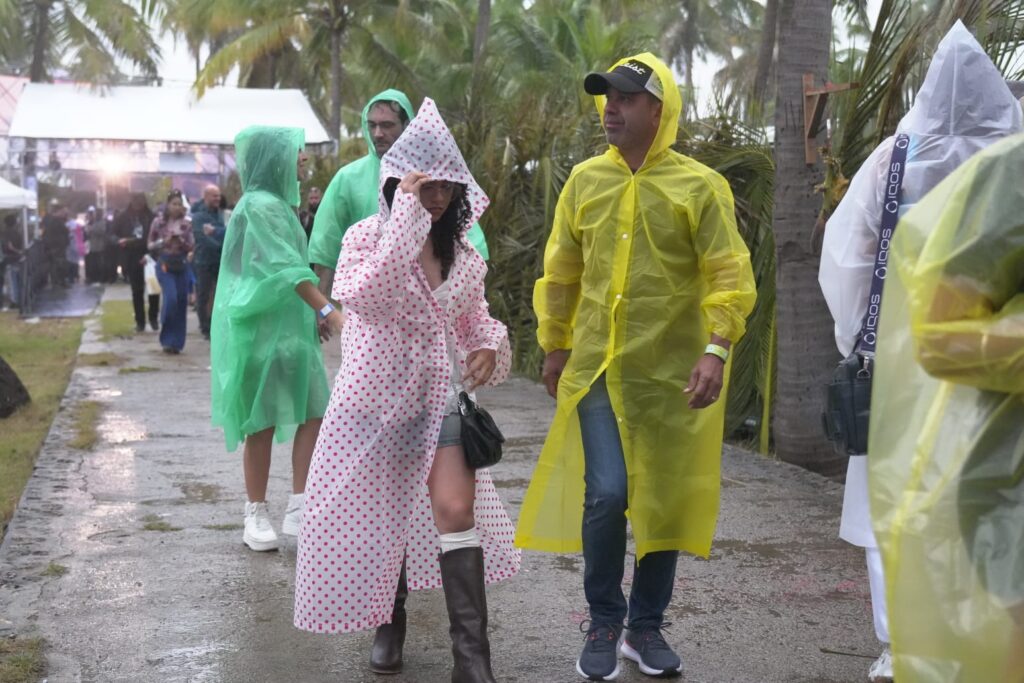 A pesar de la lluvia, la moda se impuso en el festival Isle of Light 2026 | 7 | A pesar de la lluvia, la moda se impuso en el festival Isle of Light 2026 - Noticias de hoy en República Dominicana | De Último Minuto
