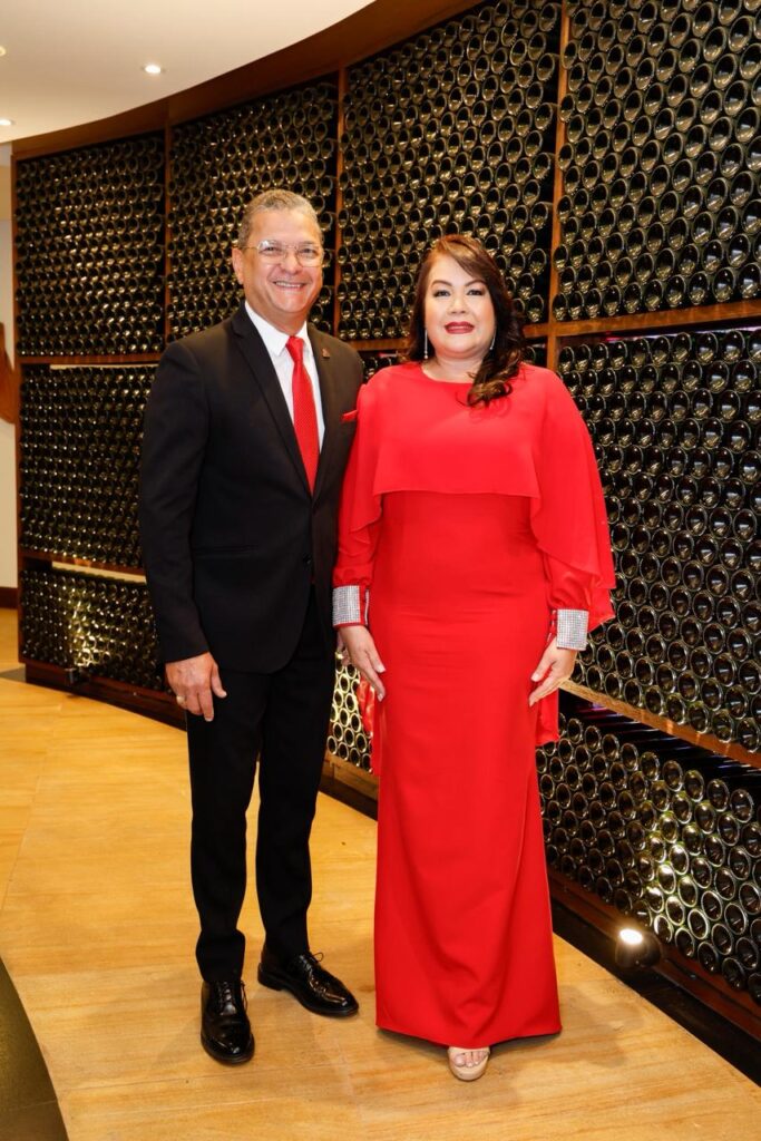 Sulin Lantigua presenta "No mires atrás", una guía inspiradora para el liderazgo empresarial | 4 | Sulin Lantigua presenta "No mires atrás", una guía inspiradora para el liderazgo empresarial - Noticias de hoy en República Dominicana | De Último Minuto