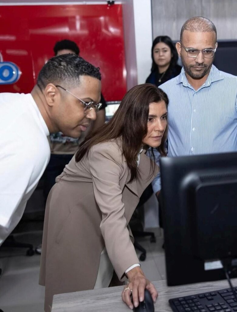 Embajadora Leah Campos visita redacción de De Último Minuto | 3 | Embajadora Leah Campos visita redacción de De Último Minuto - Noticias de hoy en República Dominicana | De Último Minuto