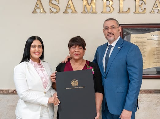 Senado reconoce a 32 dominicanas en el acto “Huellas de Futuro: Mujeres que Construyen Nación” | 5 | Senado reconoce a 32 dominicanas en el acto “Huellas de Futuro: Mujeres que Construyen Nación” - Noticias de hoy en República Dominicana | De Último Minuto