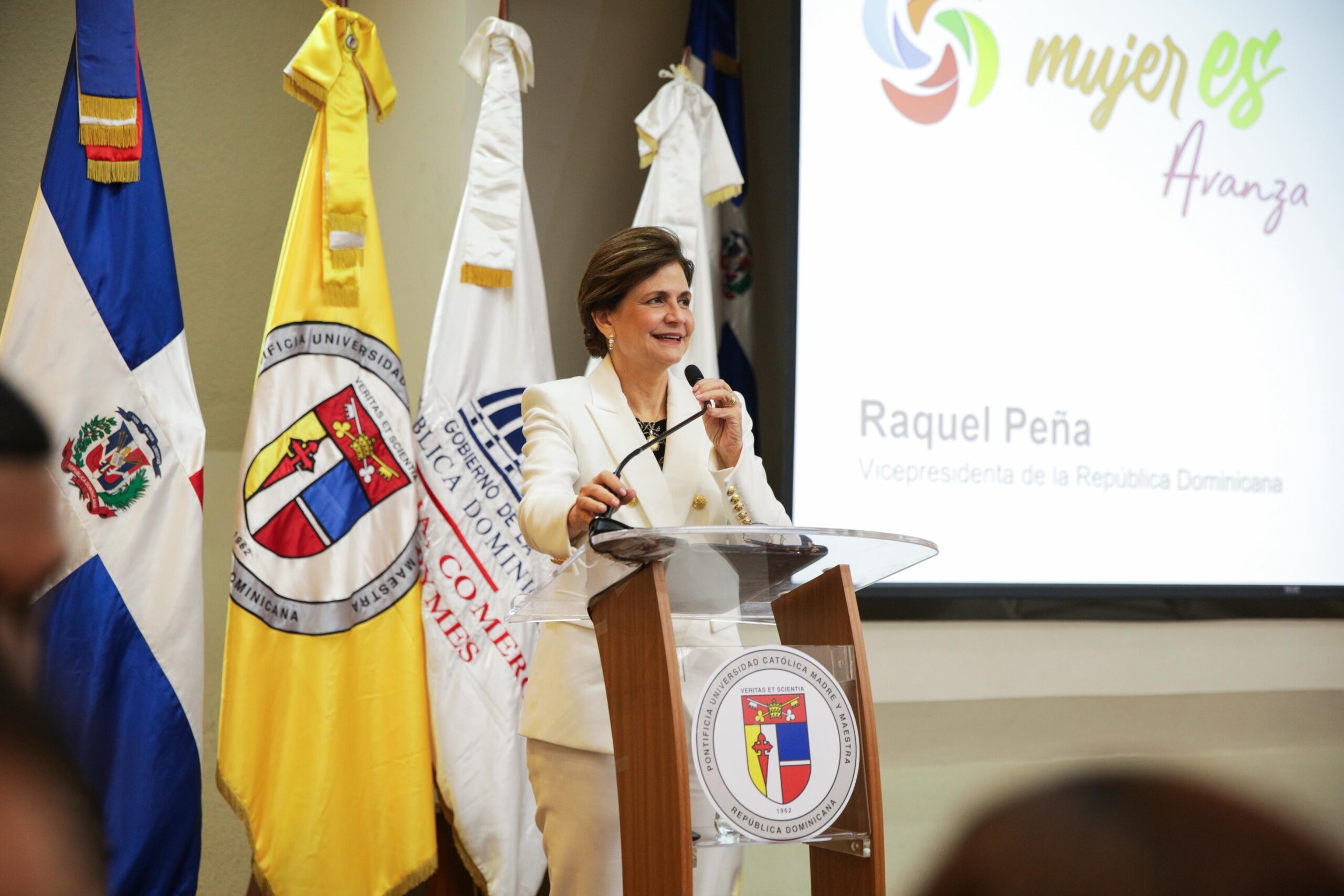 Raquel Peña encabeza graduación de 116 empresarias del programa MujerEs Avanza - Noticias de hoy en República Dominicana | De Último Minuto