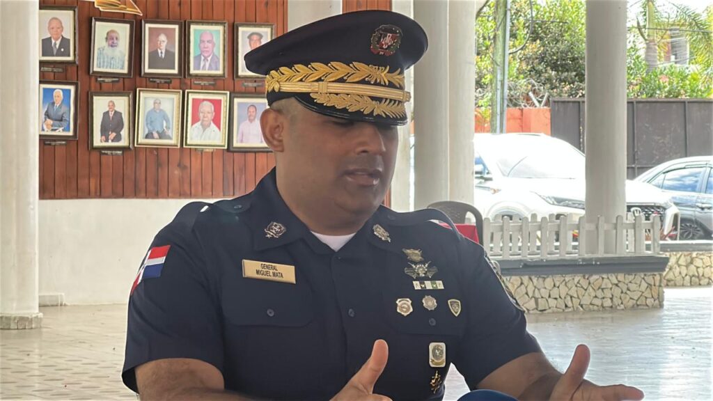 General Miguel Mata Rodríguez se reúne con periodistas de Bonao y dialogan sobre seguridad y trabajo policial | 2 | General Miguel Mata Rodríguez se reúne con periodistas de Bonao y dialogan sobre seguridad y trabajo policial - Noticias de hoy en República Dominicana | De Último Minuto