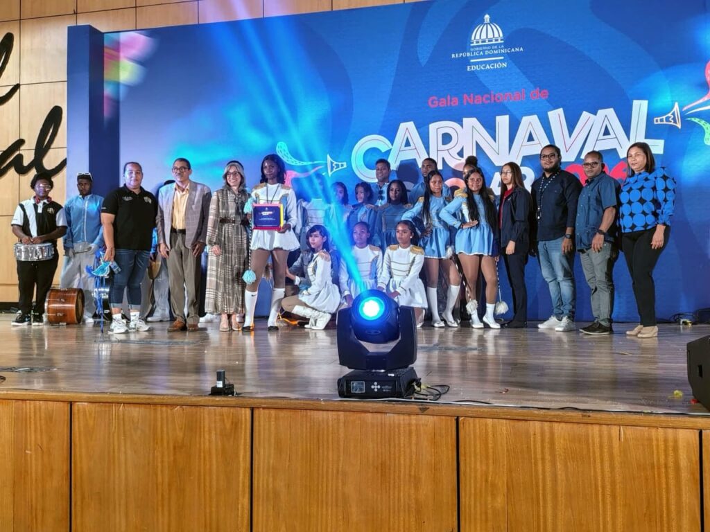 Estudiantes de Azua destacan en la Gala Nacional de Carnaval Estudiantil | 2 | Estudiantes de Azua destacan en la Gala Nacional de Carnaval Estudiantil - Noticias de hoy en República Dominicana | De Último Minuto