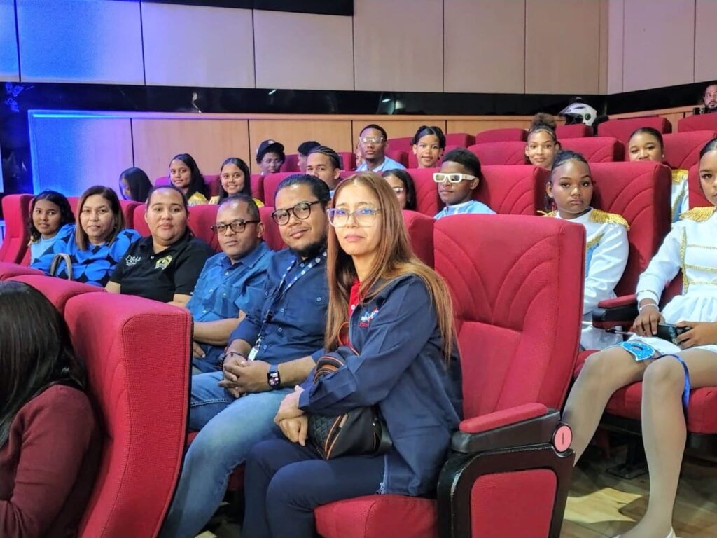 Estudiantes de Azua destacan en la Gala Nacional de Carnaval Estudiantil | 3 | Estudiantes de Azua destacan en la Gala Nacional de Carnaval Estudiantil - Noticias de hoy en República Dominicana | De Último Minuto