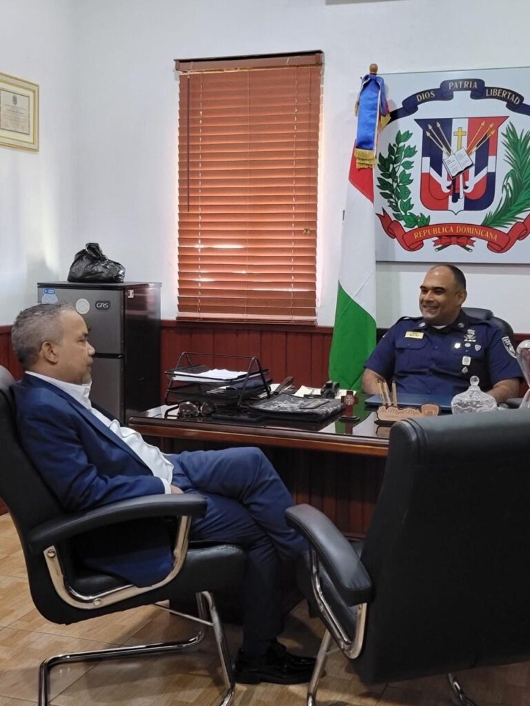 Senador Héctor Acosta realiza visita de cortesía al director regional Cibao Sur de la Policía Nacional | 4 | Senador Héctor Acosta realiza visita de cortesía al director regional Cibao Sur de la Policía Nacional - Noticias de hoy en República Dominicana | De Último Minuto