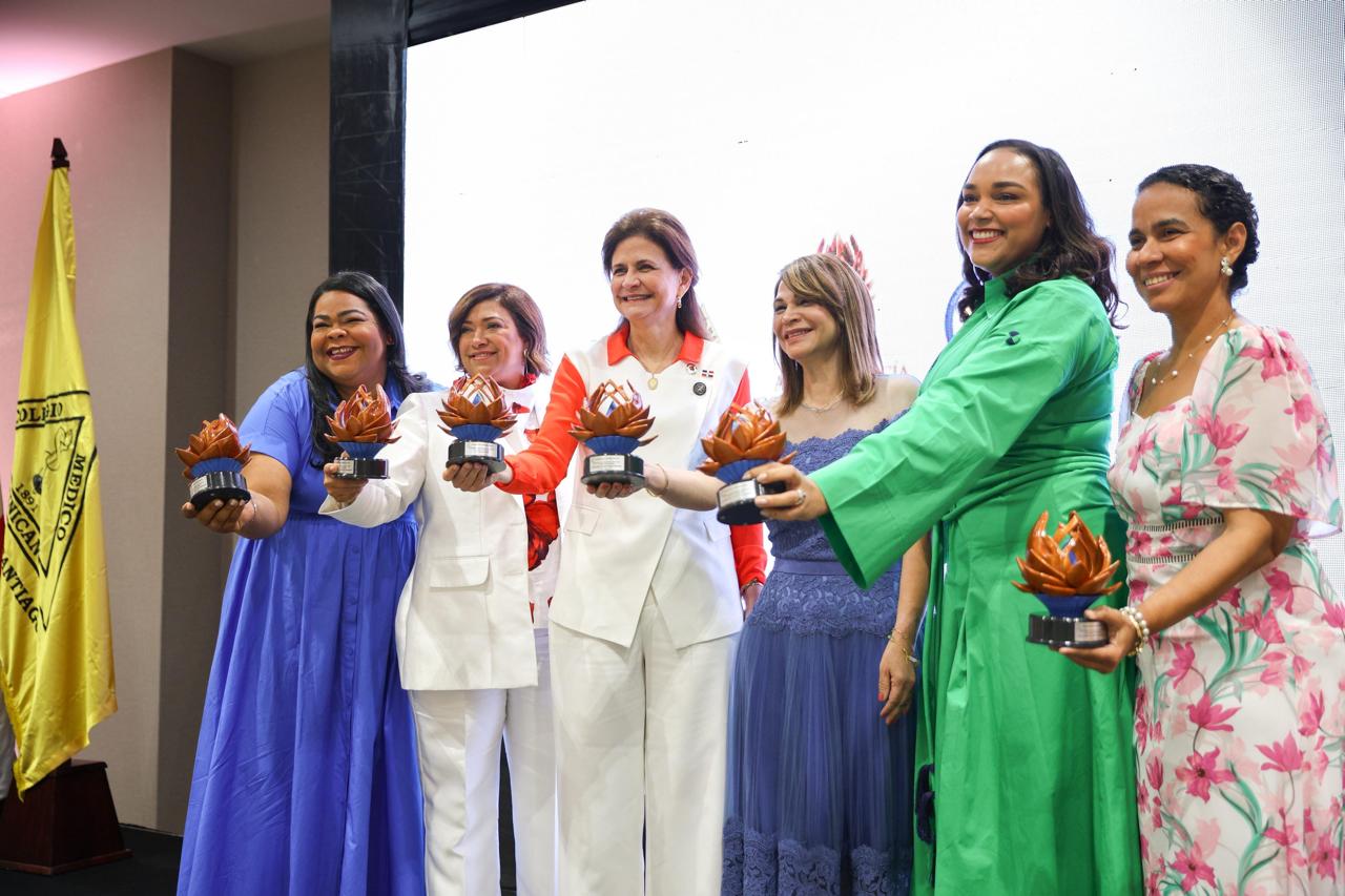 Raquel Peña y cinco médicas reciben Premio Armida García; destacan que 81.1 % del personal sanitario en RD son mujeres - Noticias de hoy en República Dominicana | De Último Minuto