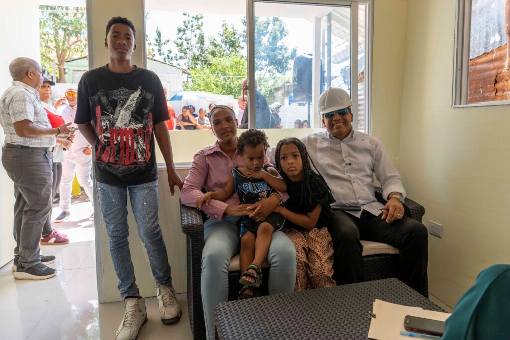 Alcalde Dío Astacio lanza modelo de vivienda prefabricada para familias de escasos recursos - Noticias de hoy en República Dominicana | De Último Minuto