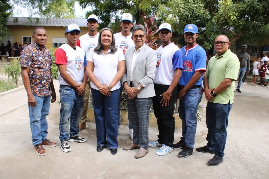 Gobernadora de Azua encabeza operativo comunitario en Pueblo Viejo con servicios gratuitos | 4 | Gobernadora de Azua encabeza operativo comunitario en Pueblo Viejo con servicios gratuitos - Noticias de hoy en República Dominicana | De Último Minuto