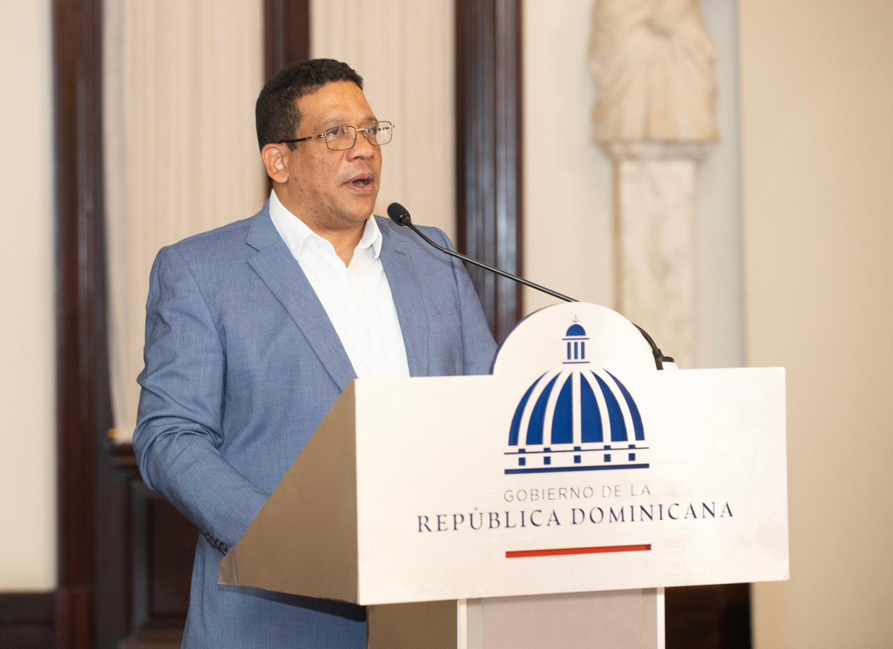 Director de Contrataciones Públicas, Carlos Pimentel.