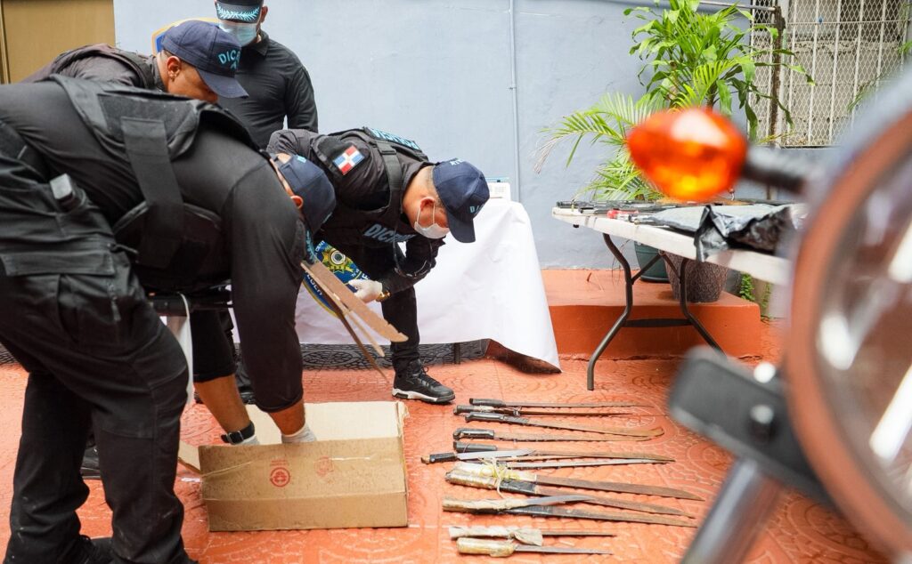 Policía Nacional incauta drogas, armas, vehículos y más de 100 máquinas tragamonedas en el DN - Noticias de hoy en República Dominicana | De Último Minuto