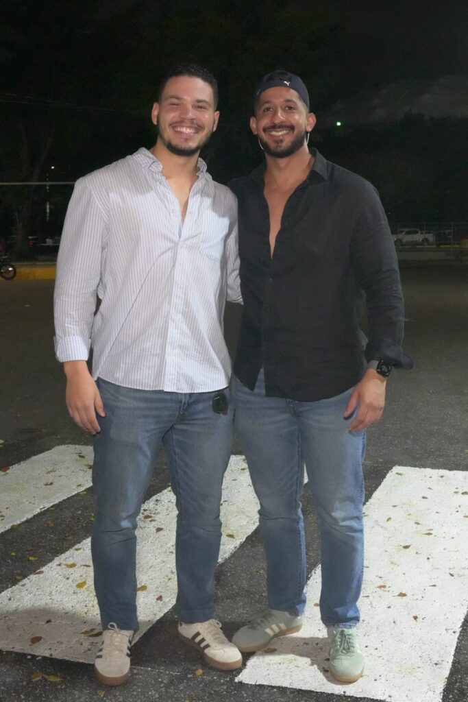 Fanáticos derrochan brillo, transparencia y mucha actitud en concierto de David Guetta | 12 | Fanáticos derrochan brillo, transparencia y mucha actitud en concierto de David Guetta - Noticias de hoy en República Dominicana | De Último Minuto