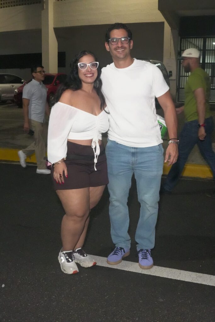 Fanáticos derrochan brillo, transparencia y mucha actitud en concierto de David Guetta | 4 | Fanáticos derrochan brillo, transparencia y mucha actitud en concierto de David Guetta - Noticias de hoy en República Dominicana | De Último Minuto