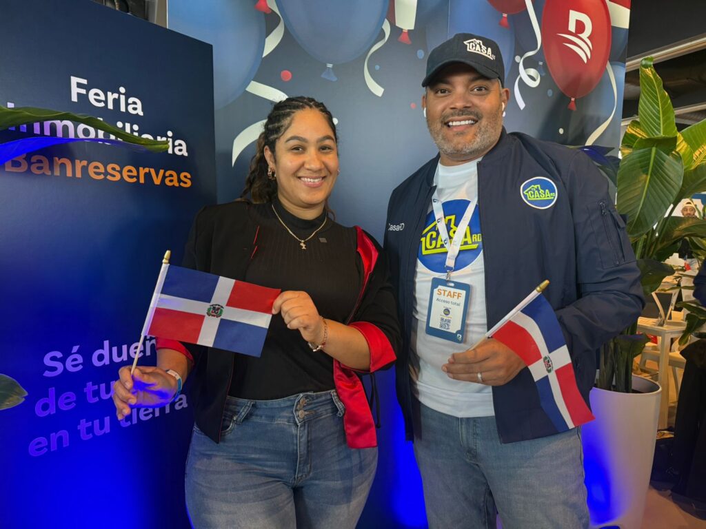 Dominicanos en NY celebran con júbilo adquisición de viviendas en Feria Inmobiliaria Banreservas | 2 | Dominicanos en NY celebran con júbilo adquisición de viviendas en Feria Inmobiliaria Banreservas - Noticias de hoy en República Dominicana | De Último Minuto