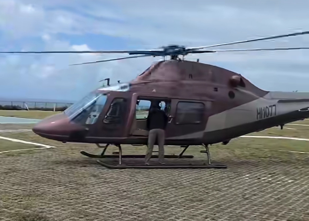 Llueven los cuestionamientos contra el senador Rogelio Genao por traslado en lujoso helicóptero