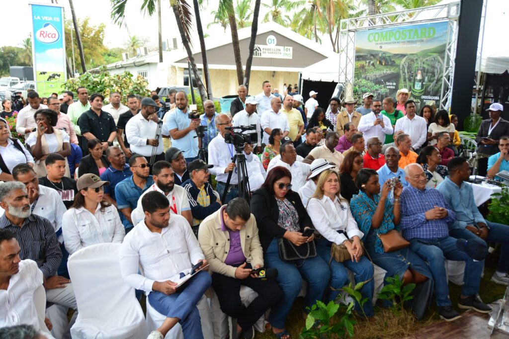 Hecmilio Galván: ´´con el FEDA hemos impactado la vida de casi 2.5 millones de dominicanos, motivando el deseo cultivar | 7 | Hecmilio Galván: ´´con el FEDA hemos impactado la vida de casi 2.5 millones de dominicanos, motivando el deseo cultivar - Noticias de hoy en República Dominicana | De Último Minuto