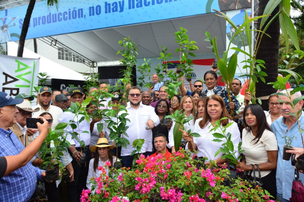 Hecmilio Galván: ´´con el FEDA hemos impactado la vida de casi 2.5 millones de dominicanos, motivando el deseo cultivar | 4 | Hecmilio Galván: ´´con el FEDA hemos impactado la vida de casi 2.5 millones de dominicanos, motivando el deseo cultivar - Noticias de hoy en República Dominicana | De Último Minuto